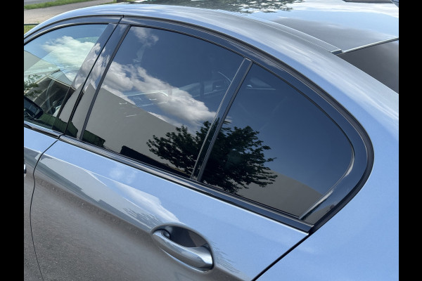 BMW 5 Serie 530e xDrive iPerformance High Executive M Pakket, 360 Camera, Harman Kardon, Navigatie . Een proefrit levert het bewijs. Neem contact op en we maken een afspraak!