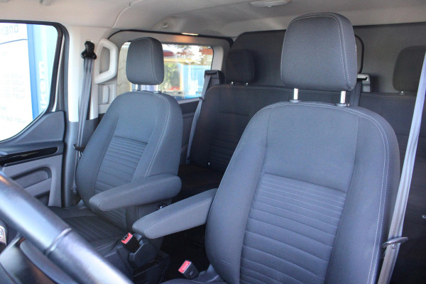 Ford Transit Custom 300 2.0 TDCI L2H1 Limited DC | Zeer Netjes! | Goed Onderhouden | Trekhaak | Dubbele Cabine | Cruise Control | Navigatie |