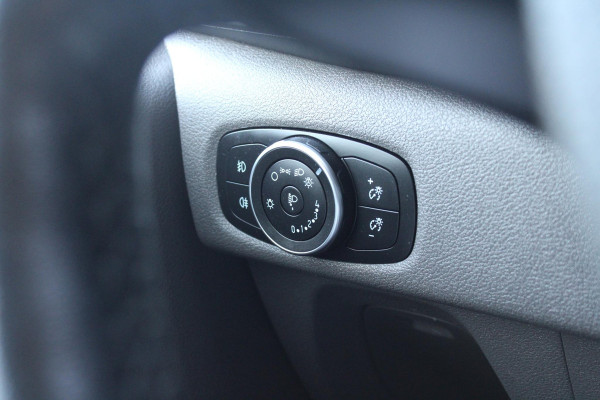 Ford Transit Custom 300 2.0 TDCI L2H1 Limited DC | Zeer Netjes! | Goed Onderhouden | Trekhaak | Dubbele Cabine | Cruise Control | Navigatie |