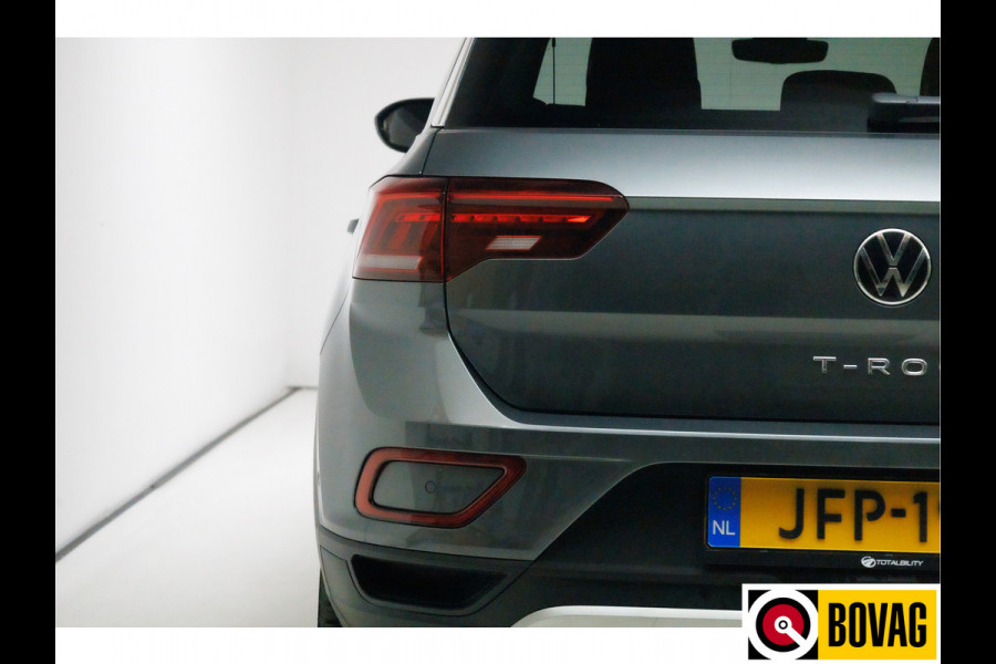 Volkswagen T-Roc 1.0 TSI 116 PK Business Edition | Stoelverw. | Apple Carplay / Android auto | PDC V+A | Automatisch inparkeren, Climate control, all season banden, extra getint glas achter