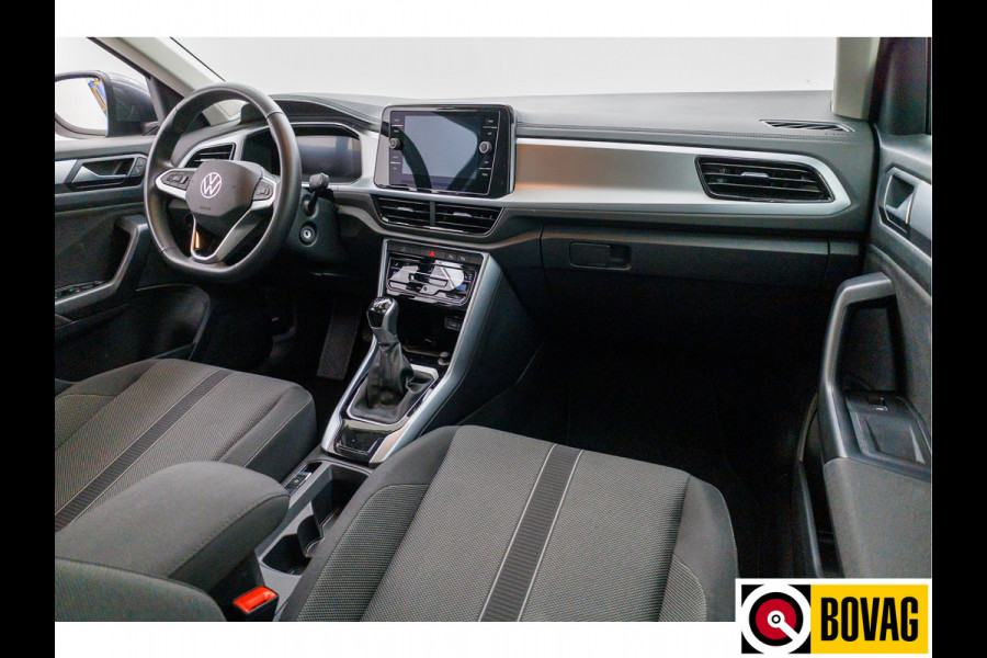 Volkswagen T-Roc 1.0 TSI 116 PK Business Edition | Stoelverw. | Apple Carplay / Android auto | PDC V+A | Automatisch inparkeren, Climate control, all season banden, extra getint glas achter