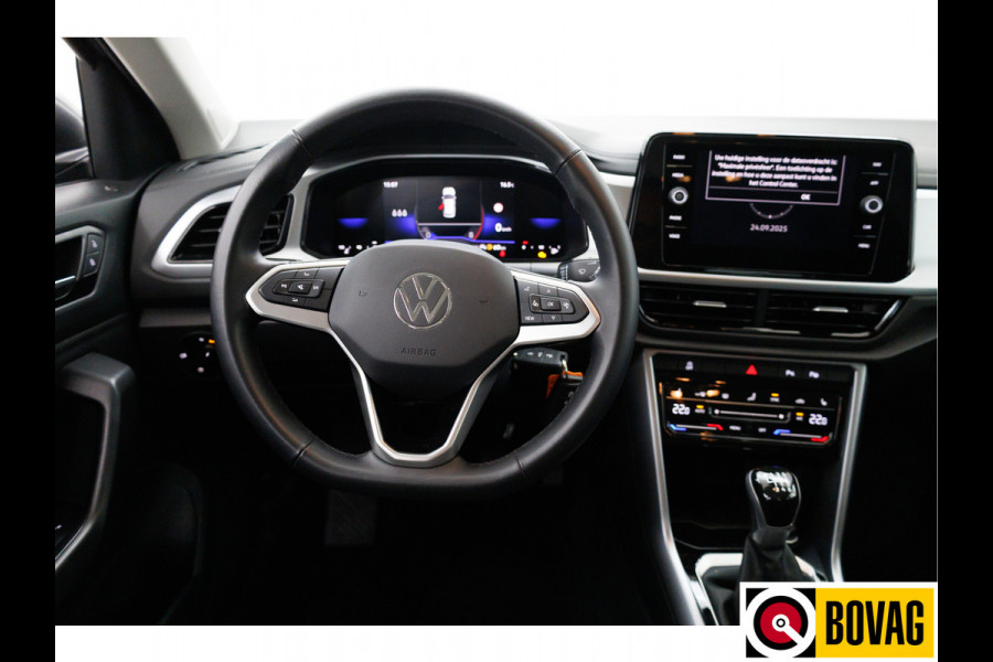 Volkswagen T-Roc 1.0 TSI 116 PK Business Edition | Stoelverw. | Apple Carplay / Android auto | PDC V+A | Automatisch inparkeren, Climate control, all season banden, extra getint glas achter