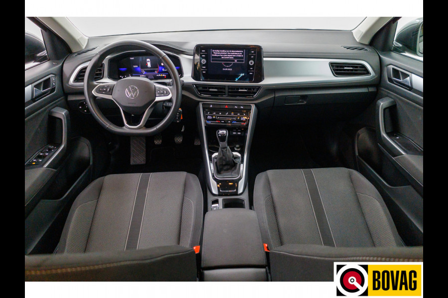 Volkswagen T-Roc 1.0 TSI 116 PK Business Edition | Stoelverw. | Apple Carplay / Android auto | PDC V+A | Automatisch inparkeren, Climate control, all season banden, extra getint glas achter
