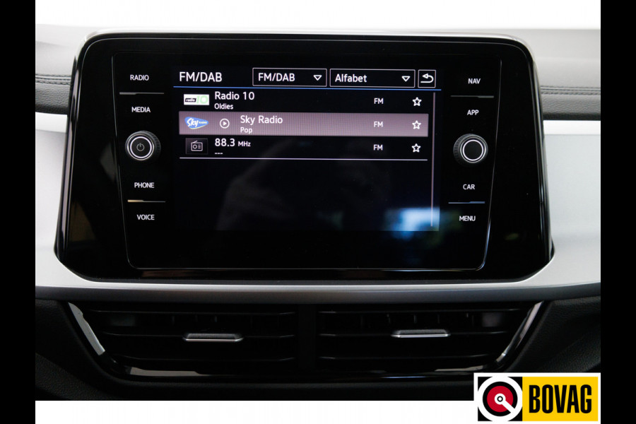 Volkswagen T-Roc 1.0 TSI 116 PK Business Edition | Stoelverw. | Apple Carplay / Android auto | PDC V+A | Automatisch inparkeren, Climate control, all season banden, extra getint glas achter