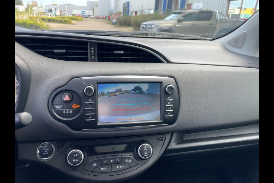Toyota Yaris 1.5 VVT-i Dynamic / camera / navigatie