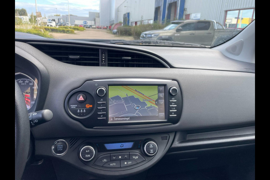 Toyota Yaris 1.5 VVT-i Dynamic / camera / navigatie