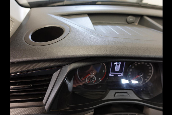 Volkswagen Transporter 2.0 TDI L2H1 28 Dubbele Cabine Highline Automaat Cruise Control  Airco  Navigatie  PDC  Camera