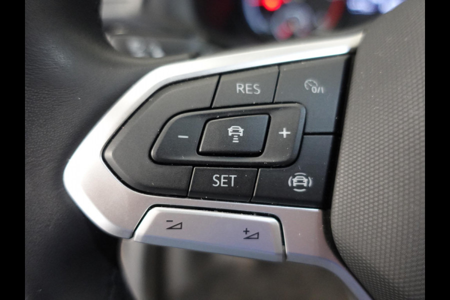 Volkswagen Transporter 2.0 TDI L2H1 28 Dubbele Cabine Highline Automaat Cruise Control  Airco  Navigatie  PDC  Camera