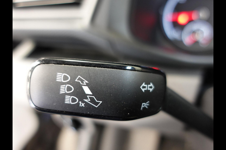Volkswagen Transporter 2.0 TDI L2H1 28 Dubbele Cabine Highline Automaat Cruise Control  Airco  Navigatie  PDC  Camera