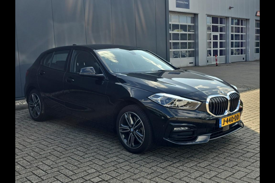 BMW 1-serie 118i Executive Edition | Navi | Led | Live Cockpit |