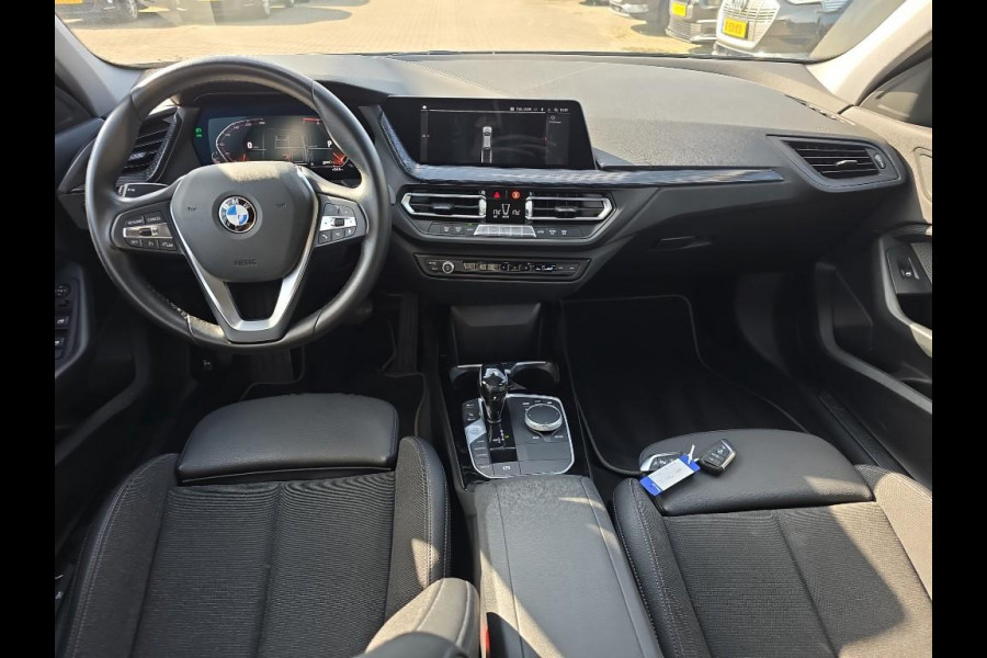 BMW 1-serie 118i Executive Edition | Navi | Led | Live Cockpit |