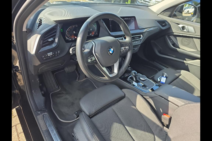 BMW 1-serie 118i Executive Edition | Navi | Led | Live Cockpit |