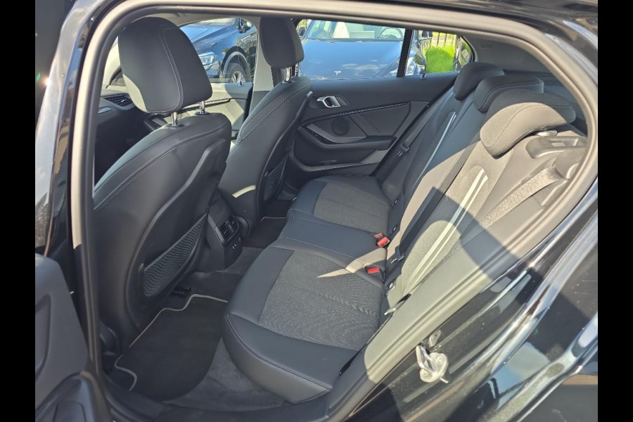 BMW 1-serie 118i Executive Edition | Navi | Led | Live Cockpit |