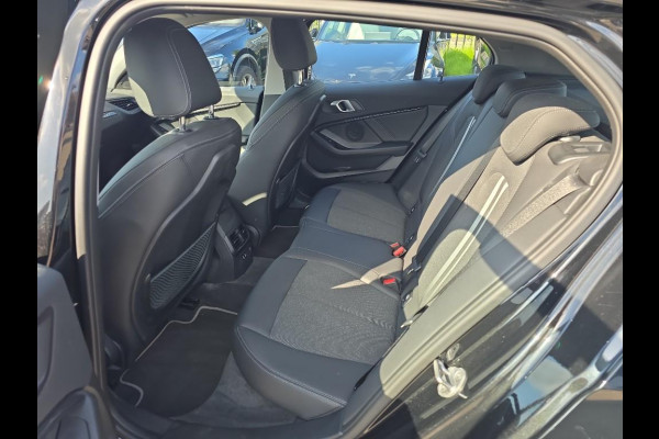 BMW 1-serie 118i Executive Edition | Navi | Led | Live Cockpit |