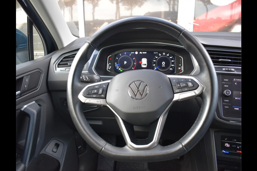 Volkswagen Tiguan 1.5 TSI R-Line Automaat / Navigatie / Keyless / Trekhaak 1800kg / Adap. Cruise / Camera