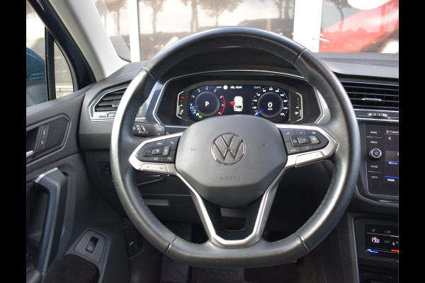 Volkswagen Tiguan 1.5 TSI R-Line Automaat / Navigatie / Keyless / Trekhaak 1800kg / Adap. Cruise / Camera