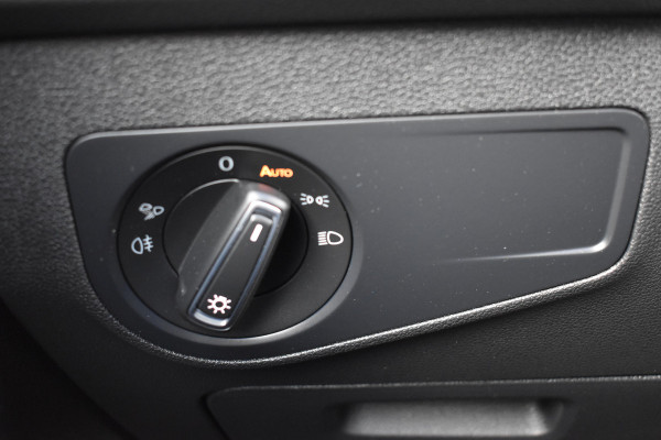 Volkswagen Tiguan 1.5 TSI R-Line Automaat / Navigatie / Keyless / Trekhaak 1800kg / Adap. Cruise / Camera