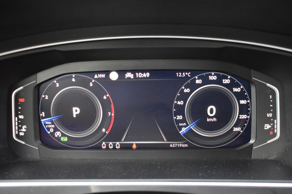 Volkswagen Tiguan 1.5 TSI R-Line Automaat / Navigatie / Keyless / Trekhaak 1800kg / Adap. Cruise / Camera