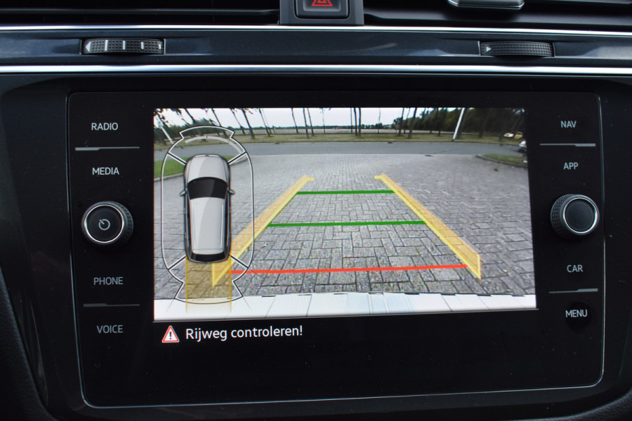 Volkswagen Tiguan 1.5 TSI R-Line Automaat / Navigatie / Keyless / Trekhaak 1800kg / Adap. Cruise / Camera