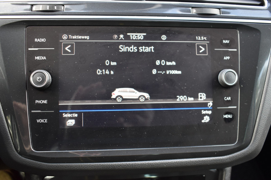 Volkswagen Tiguan 1.5 TSI R-Line Automaat / Navigatie / Keyless / Trekhaak 1800kg / Adap. Cruise / Camera