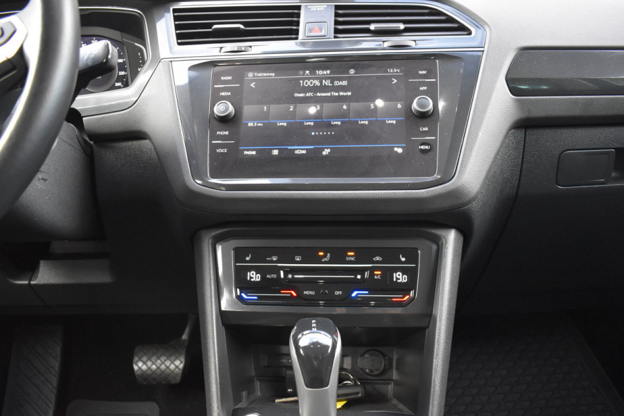 Volkswagen Tiguan 1.5 TSI R-Line Automaat / Navigatie / Keyless / Trekhaak 1800kg / Adap. Cruise / Camera