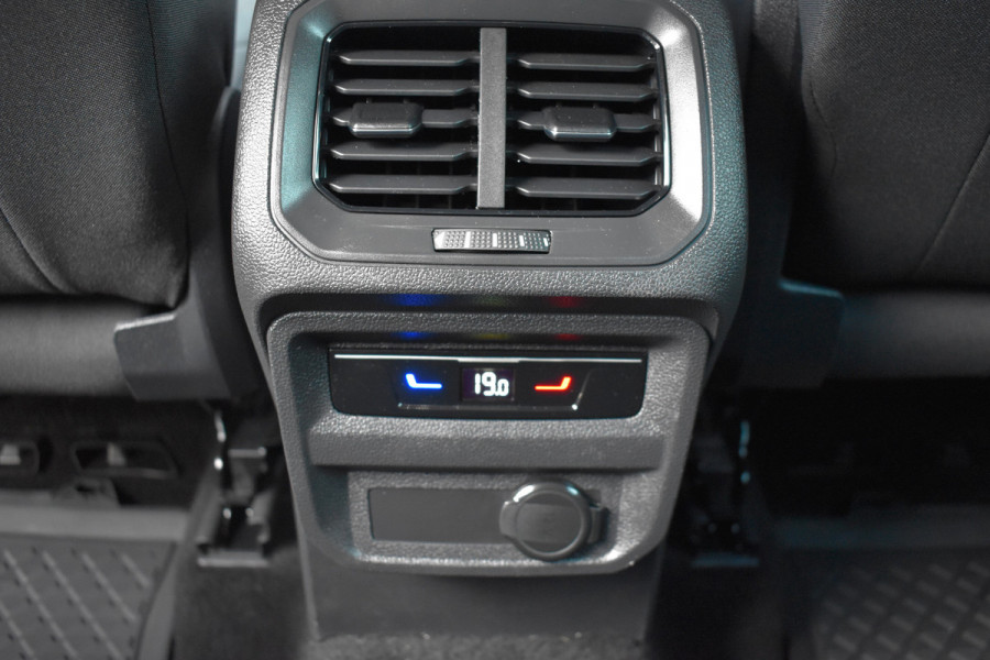Volkswagen Tiguan 1.5 TSI R-Line Automaat / Navigatie / Keyless / Trekhaak 1800kg / Adap. Cruise / Camera