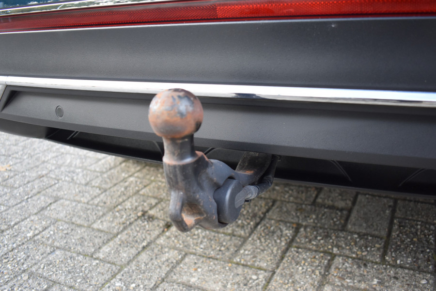 Volkswagen Tiguan 1.5 TSI R-Line Automaat / Navigatie / Keyless / Trekhaak 1800kg / Adap. Cruise / Camera