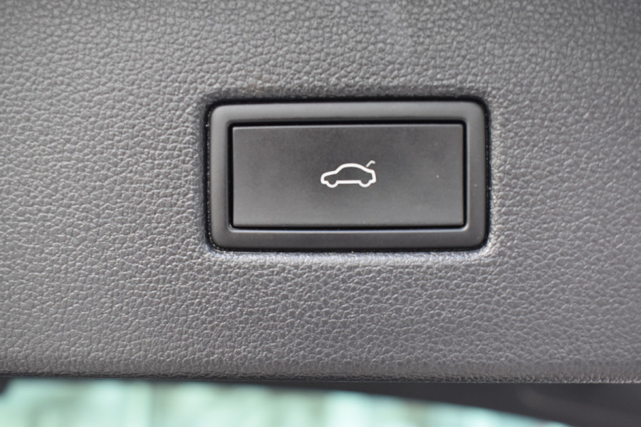 Volkswagen Tiguan 1.5 TSI R-Line Automaat / Navigatie / Keyless / Trekhaak 1800kg / Adap. Cruise / Camera