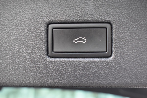 Volkswagen Tiguan 1.5 TSI R-Line Automaat / Navigatie / Keyless / Trekhaak 1800kg / Adap. Cruise / Camera