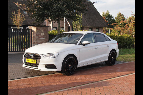 Audi A3 Limousine 35 TFSI CoD Pro Line | 19 Inch | Navigatie | Privacy glas |