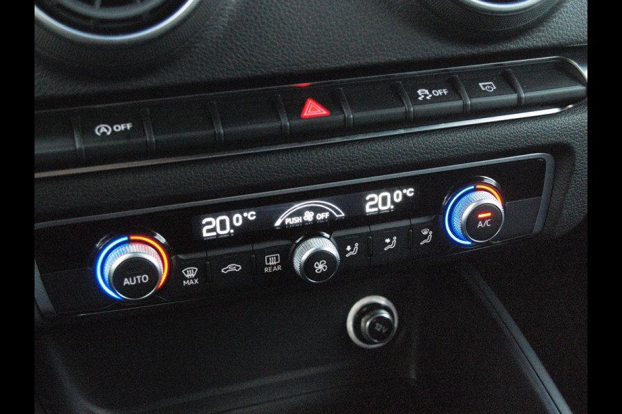 Audi A3 Limousine 35 TFSI CoD Pro Line | 19 Inch | Navigatie | Privacy glas |