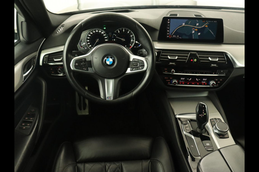 BMW 5 Serie 530i M Sport | Panoramadak | Head-Up | Leder | Stoelverwarming | Sfeerverlichting | Navigatie | Full LED | Parkeerhulp | Sportstoelen