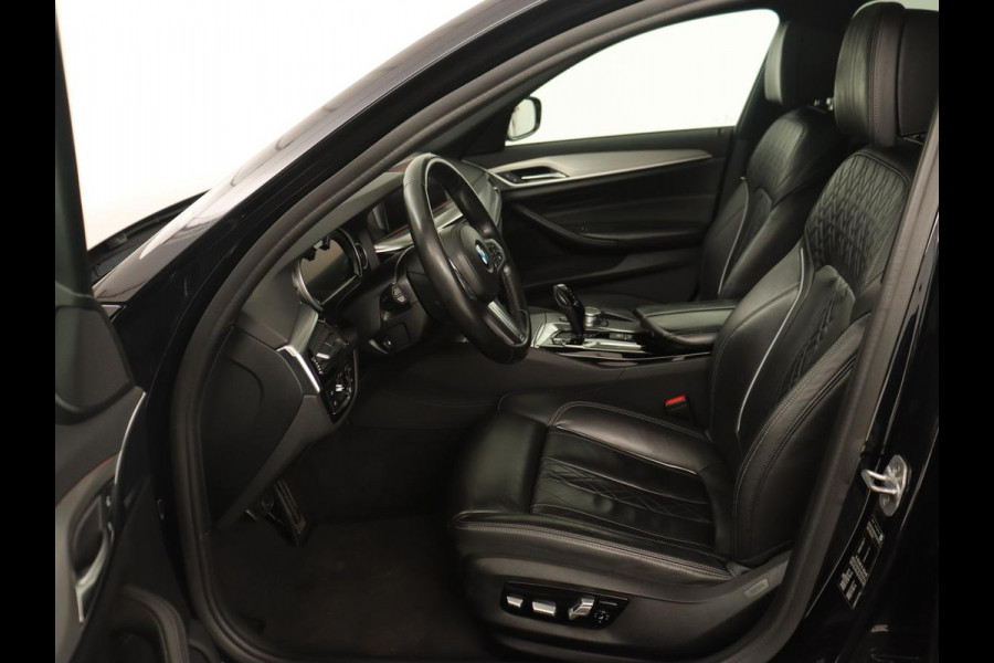 BMW 5 Serie 530i M Sport | Panoramadak | Head-Up | Leder | Stoelverwarming | Sfeerverlichting | Navigatie | Full LED | Parkeerhulp | Sportstoelen