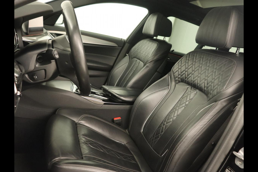 BMW 5 Serie 530i M Sport | Panoramadak | Head-Up | Leder | Stoelverwarming | Sfeerverlichting | Navigatie | Full LED | Parkeerhulp | Sportstoelen