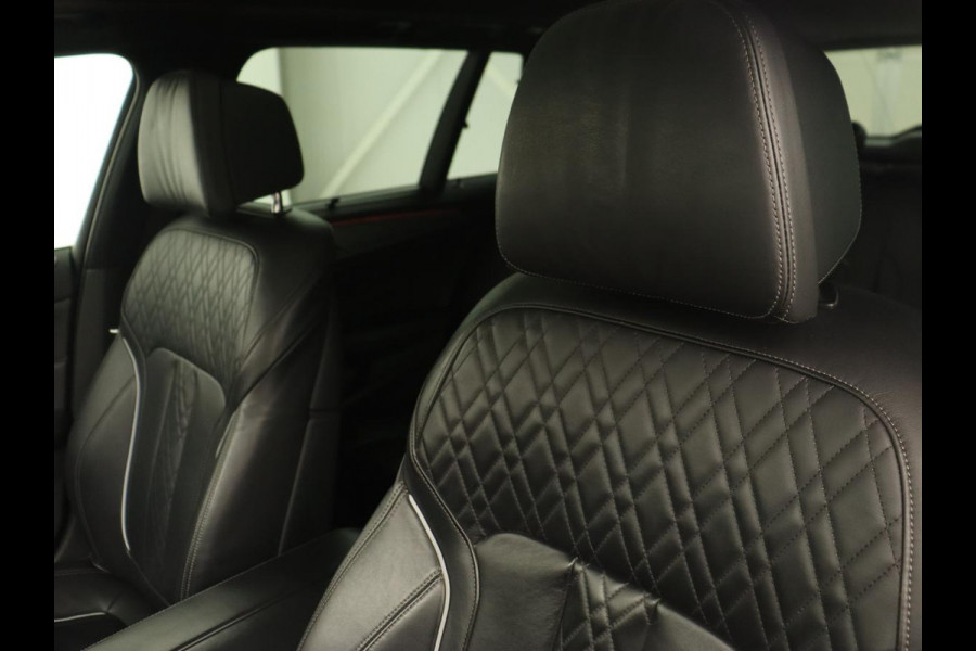 BMW 5 Serie 530i M Sport | Panoramadak | Head-Up | Leder | Stoelverwarming | Sfeerverlichting | Navigatie | Full LED | Parkeerhulp | Sportstoelen