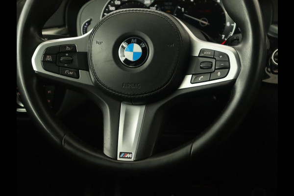 BMW 5 Serie 530i M Sport | Panoramadak | Head-Up | Leder | Stoelverwarming | Sfeerverlichting | Navigatie | Full LED | Parkeerhulp | Sportstoelen