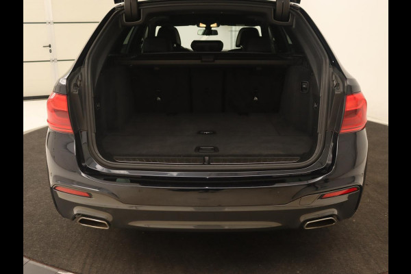 BMW 5 Serie 530i M Sport | Panoramadak | Head-Up | Leder | Stoelverwarming | Sfeerverlichting | Navigatie | Full LED | Parkeerhulp | Sportstoelen