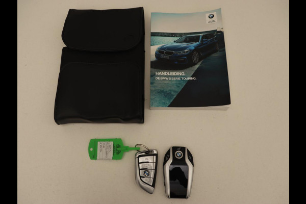 BMW 5 Serie 530i M Sport | Panoramadak | Head-Up | Leder | Stoelverwarming | Sfeerverlichting | Navigatie | Full LED | Parkeerhulp | Sportstoelen