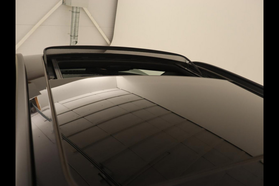 BMW 5 Serie 530i M Sport | Panoramadak | Head-Up | Leder | Stoelverwarming | Sfeerverlichting | Navigatie | Full LED | Parkeerhulp | Sportstoelen