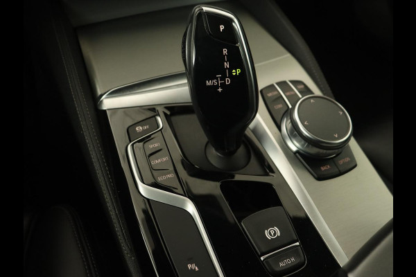 BMW 5 Serie 530i M Sport | Panoramadak | Head-Up | Leder | Stoelverwarming | Sfeerverlichting | Navigatie | Full LED | Parkeerhulp | Sportstoelen