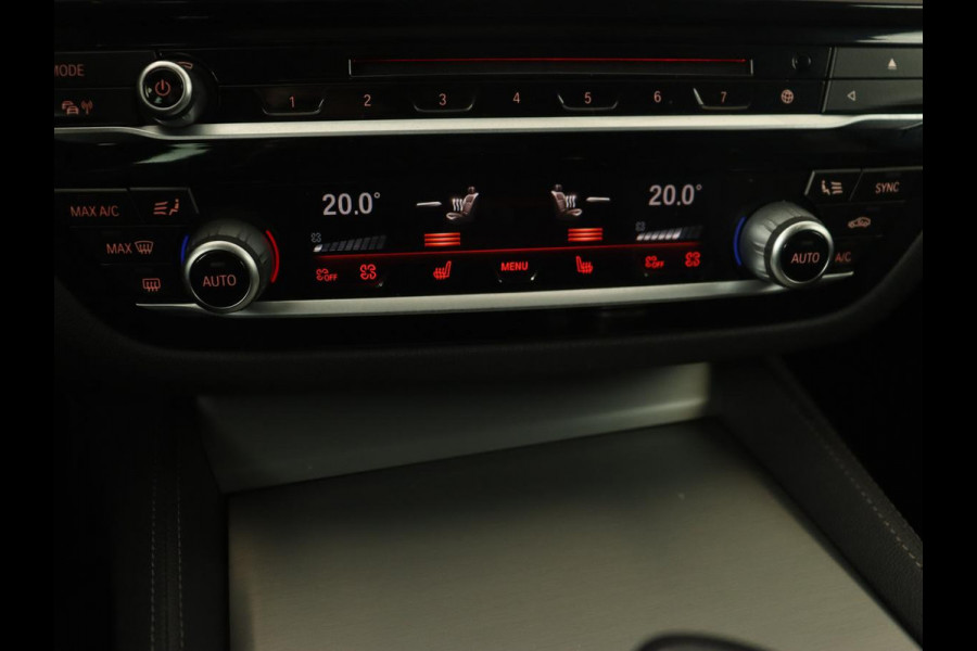 BMW 5 Serie 530i M Sport | Panoramadak | Head-Up | Leder | Stoelverwarming | Sfeerverlichting | Navigatie | Full LED | Parkeerhulp | Sportstoelen