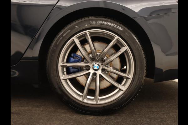 BMW 5 Serie 530i M Sport | Panoramadak | Head-Up | Leder | Stoelverwarming | Sfeerverlichting | Navigatie | Full LED | Parkeerhulp | Sportstoelen