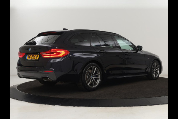 BMW 5 Serie 530i M Sport | Panoramadak | Head-Up | Leder | Stoelverwarming | Sfeerverlichting | Navigatie | Full LED | Parkeerhulp | Sportstoelen