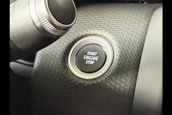 Renault Clio 1.3 TCe 130 | Edition One | Groot Navi | Bose | Camera | 17" | Carplay |