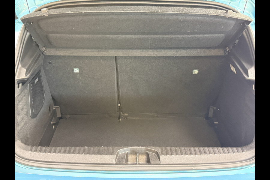 Renault Clio 1.3 TCe 130 | Edition One | Groot Navi | Bose | Camera | 17" | Carplay |