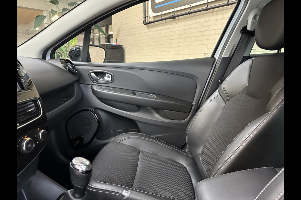 Renault Clio 0.9 TCe 90pk Intens | Navi | Camera | 17" | PDC | Led | Stoelverwarming | Keurig netjes onderhouden!