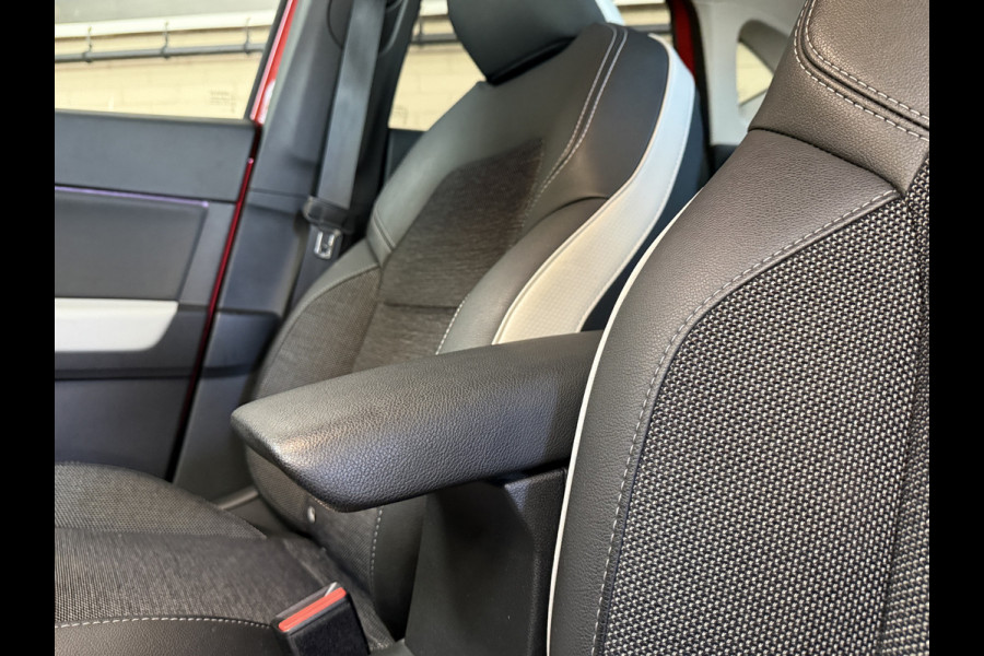 Renault Captur 1.3 TCe 140 AUT Edition One | Groot Navi | Bose | Camera | 17" | PDC V+A | 100% Dealer onderhouden!