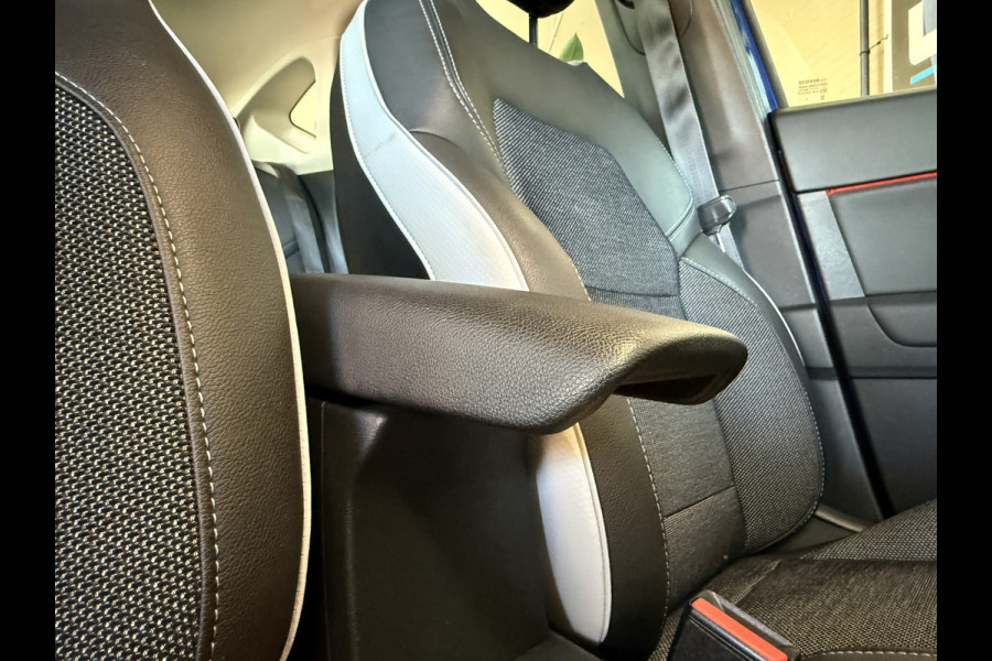 Renault Captur 1.3 TCe 130 Intens | Groot Navi | 360 Camera | 17" | PDC V+A | Trekhaak | 100% Onderhouden!