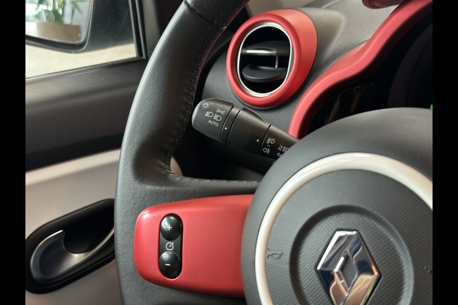 Renault Twingo 0.9 TCe 92pk | Le coq Sportif | Navi R-Link | Clima | 16" | Camera | Led | Carplay | 100 % Dealer onderhouden!