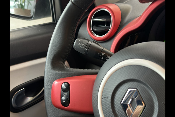 Renault Twingo 0.9 TCe 92pk | Le coq Sportif | Navi R-Link | Clima | 16" | Camera | Led | Carplay | 100 % Dealer onderhouden!